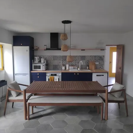 De Vale De Junco Farm stay Envendos
